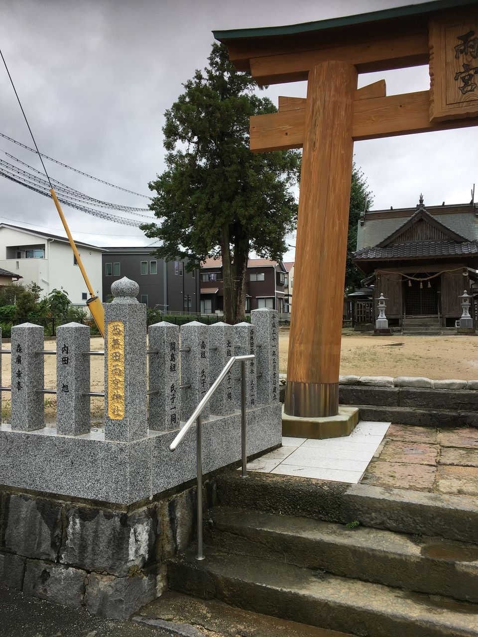 大雨後の西無田雨宮神社　石段にも大雨の影響