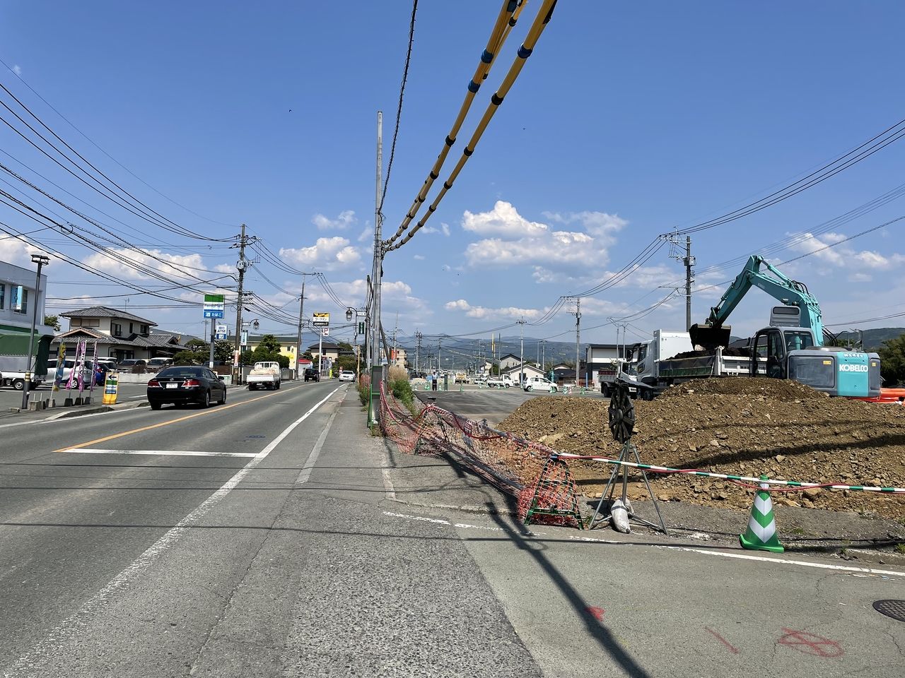 県道熊本高森線拡幅工事は、2023年度末までに、西側区間の開通予定です。全線開通すれば無論のこと、西側区間が開通するだけでも益城町における交通事情の改善に貢献すること大です。朝夕の渋滞はもとより…