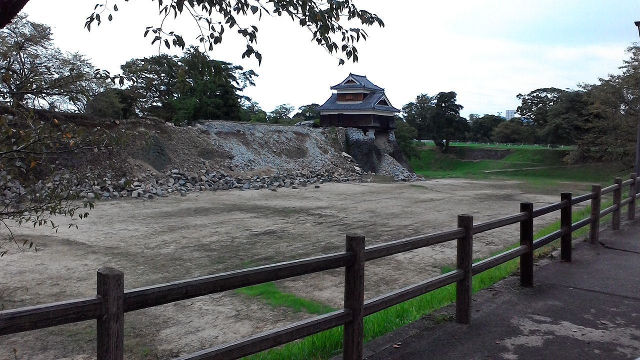 熊本地震直後の熊本城