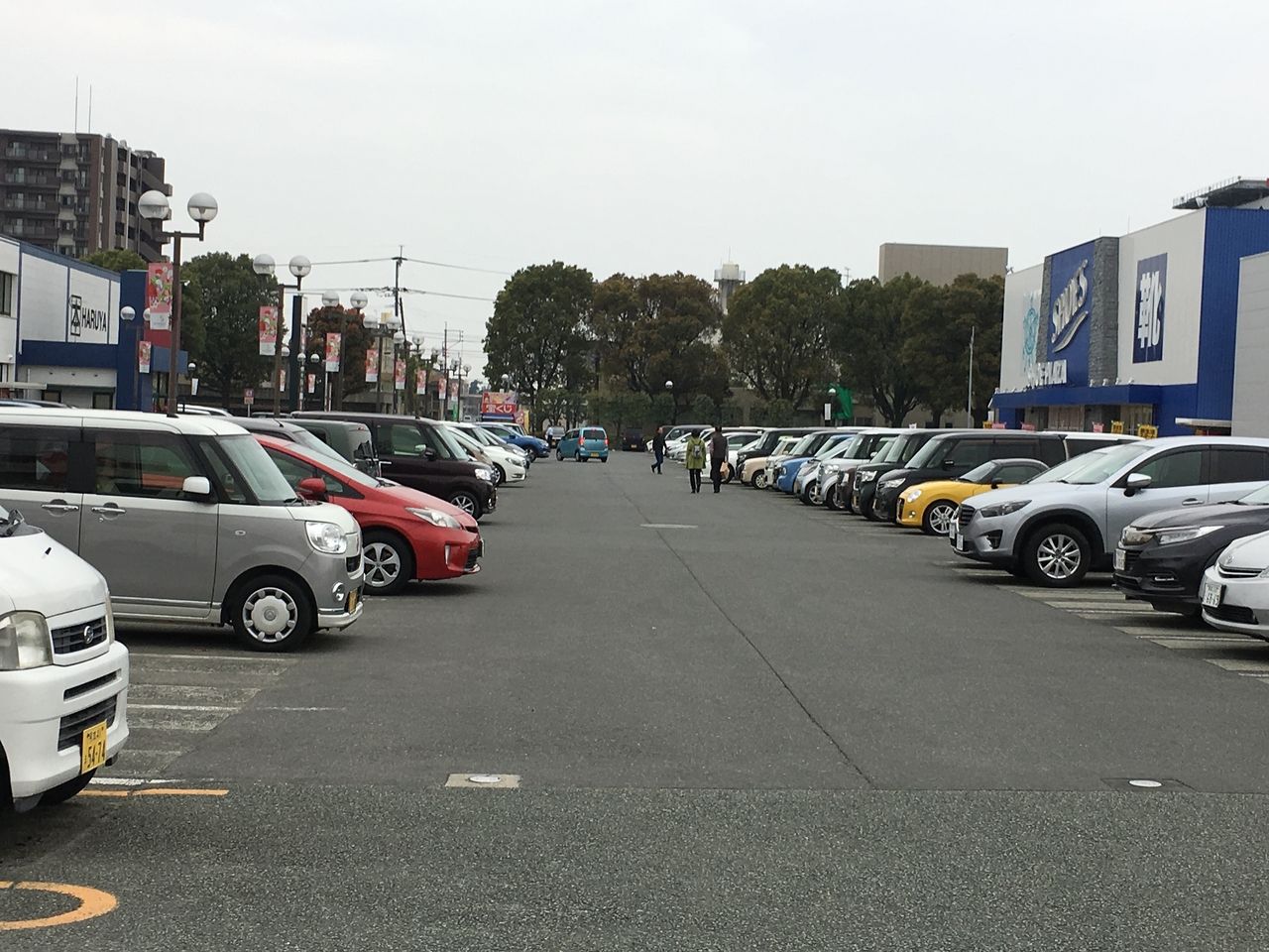 サンロードシティ熊本の駐車場はいつもいっぱいです。